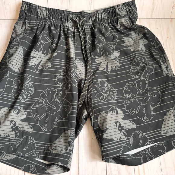 Hurley Men’s Board Shorts Swim Trunks – Size Small (S/P) – Black Flo - Picture 1 of 3